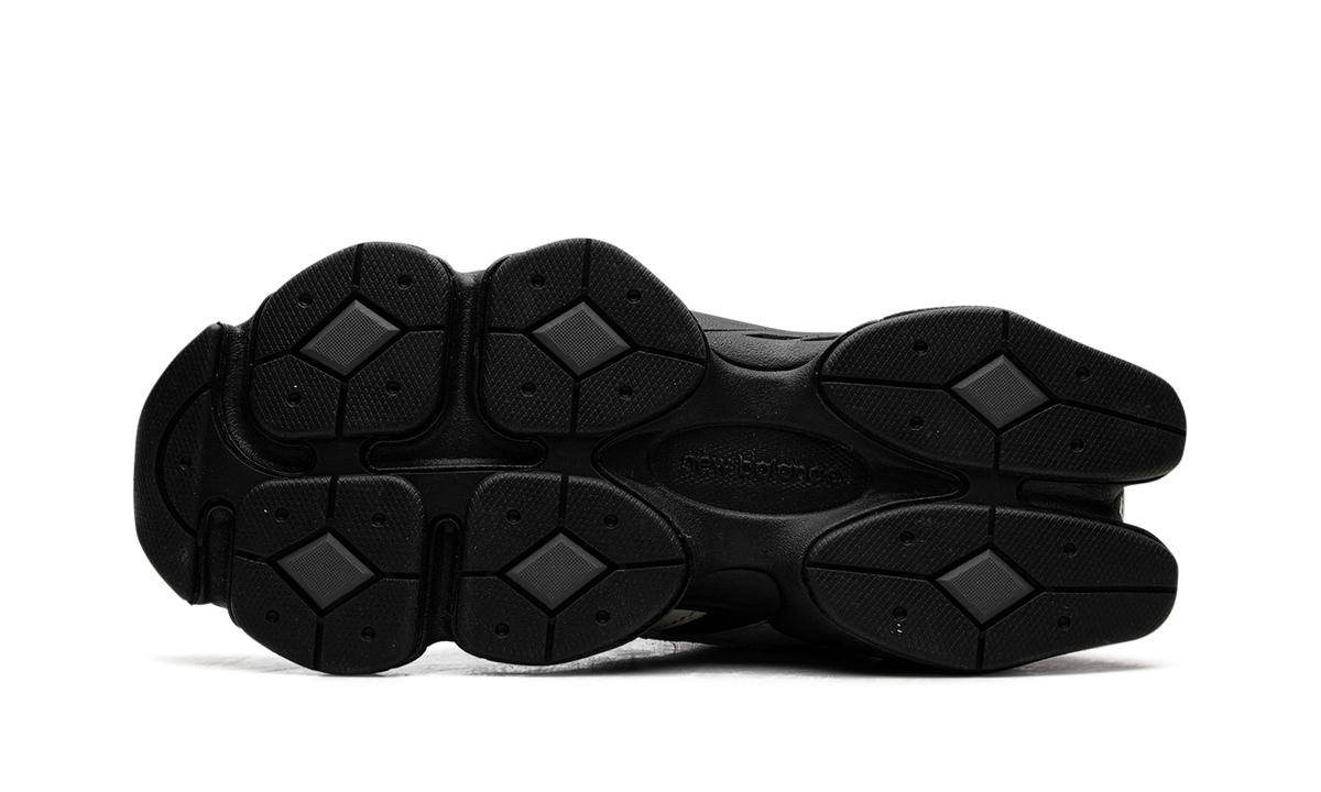 9060 "Off White Black" U9060ZBS